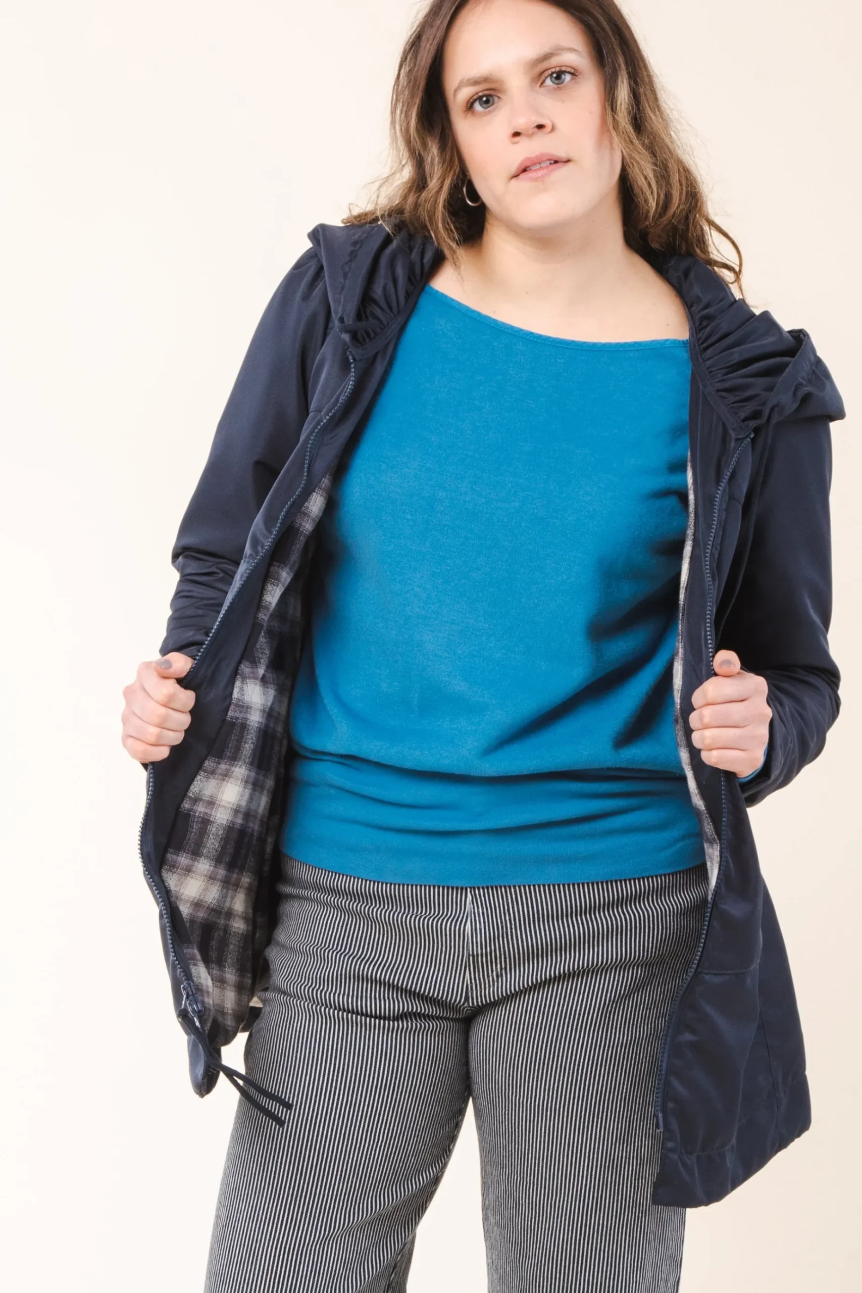 Mid Raincloak in Navy with Plaid Lining
