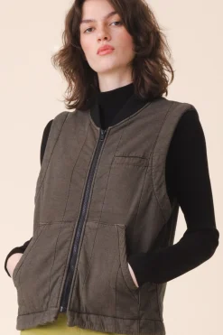 Muffle Vest in Umber Wash