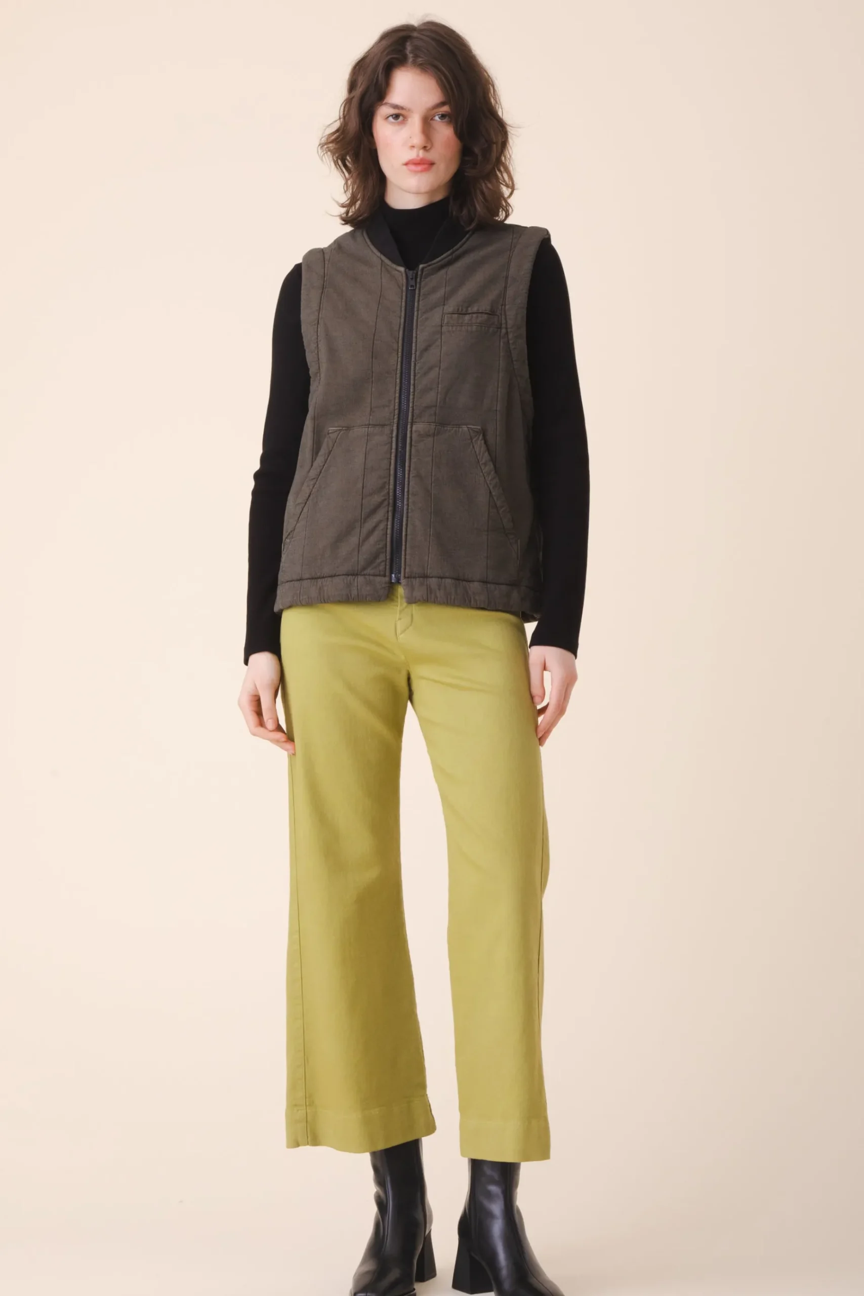 Muffle Vest in Umber Wash