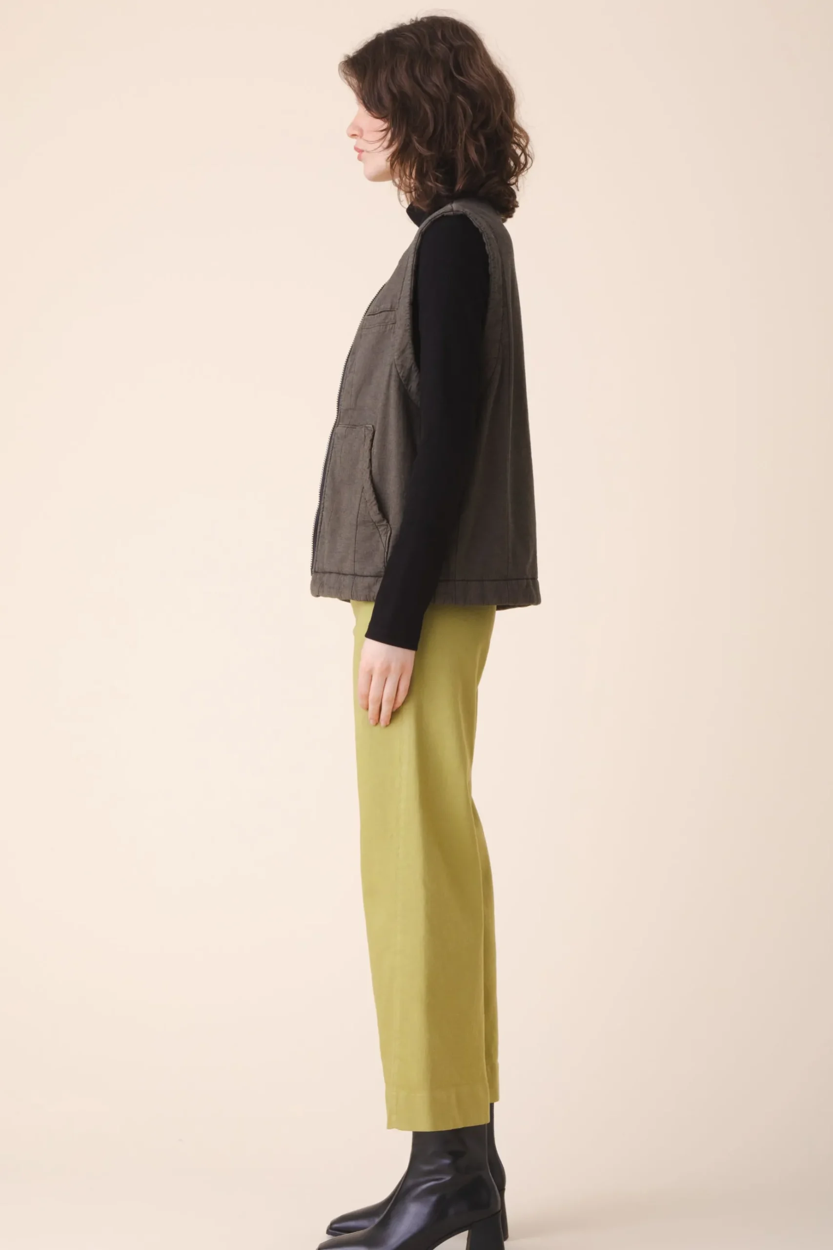Muffle Vest in Umber Wash
