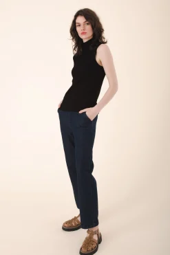 Sleeveless Mockneck in Black